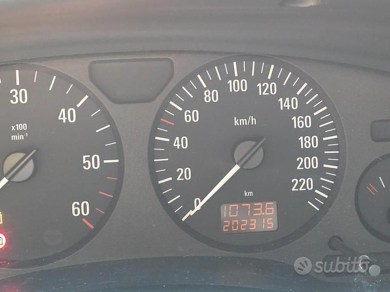 Usata Opel Zafira 125 CV (91 kW) 2004 Grigio Monovolume