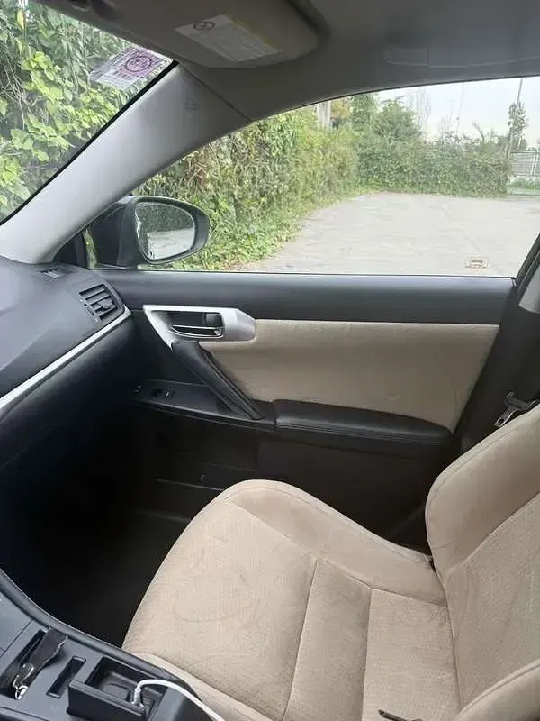 Usata Lexus CT200h Luxury Line 99 CV (72 kW) 2012 Lilla Berlina