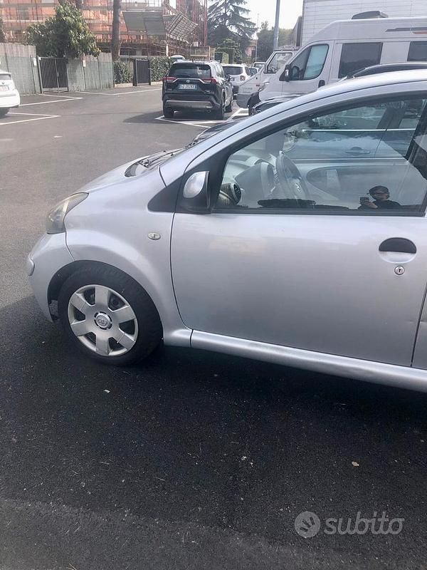 Usata Toyota Aygo 68 CV (50 kW) 2008 Grigio Utilitaria