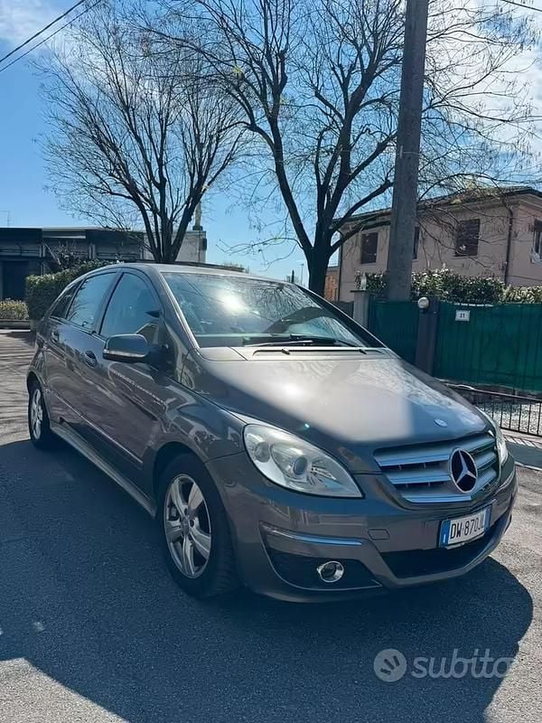 Usata Mercedes B200 Chrome 140 CV (102 kW) 2009 Grigio Monovolume