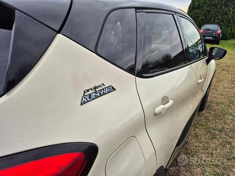 Usata Renault Captur 90 CV (66 kW) 2015 Beige SUV