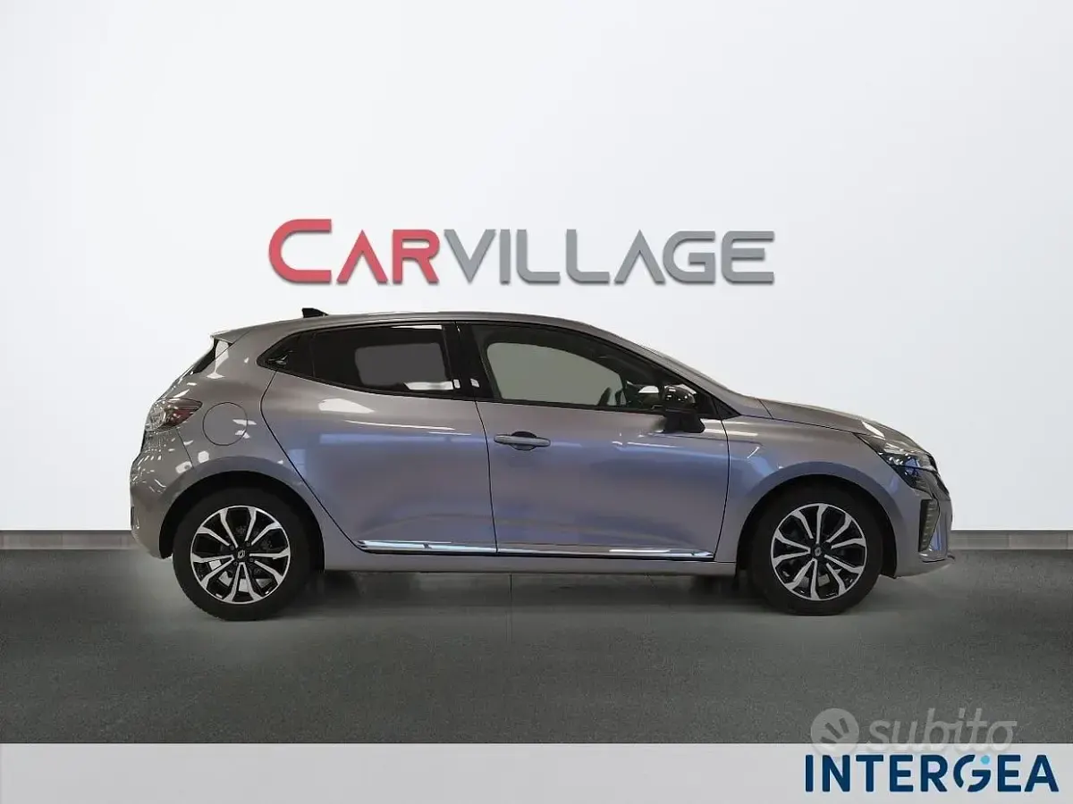 Usata Renault Clio V Techno 91 CV (66 kW) 2024 Grigio Berlina