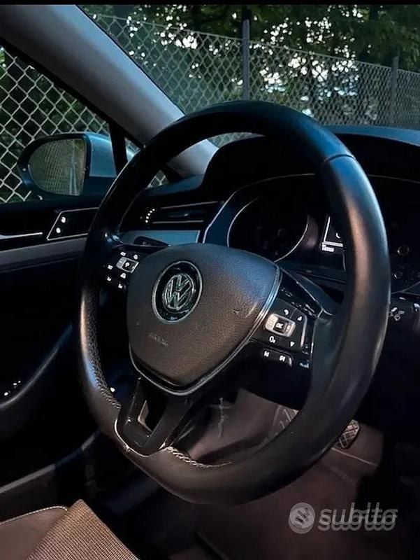 Grigio Usata 2016 VW Passat Tre volumi | 13.500 € (Buon prezzo) - Immagine 1/4
