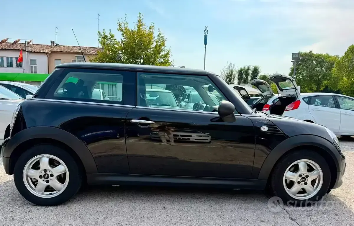 Usata Mini Cooper 98 CV (72 kW) 2011 Nero Utilitaria