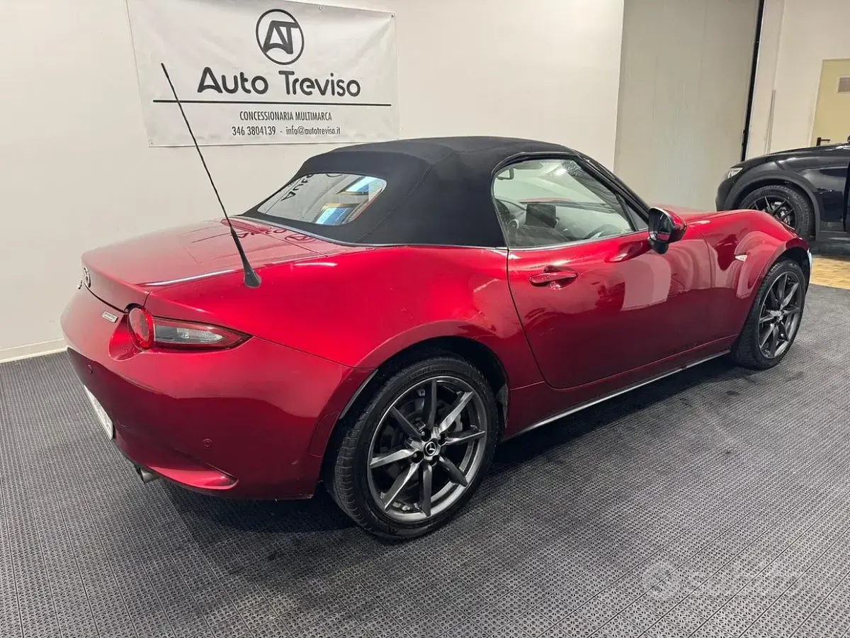 Usata Mazda MX5 Inclusive 160 CV (117 kW) 2018 Rosso Cabrio