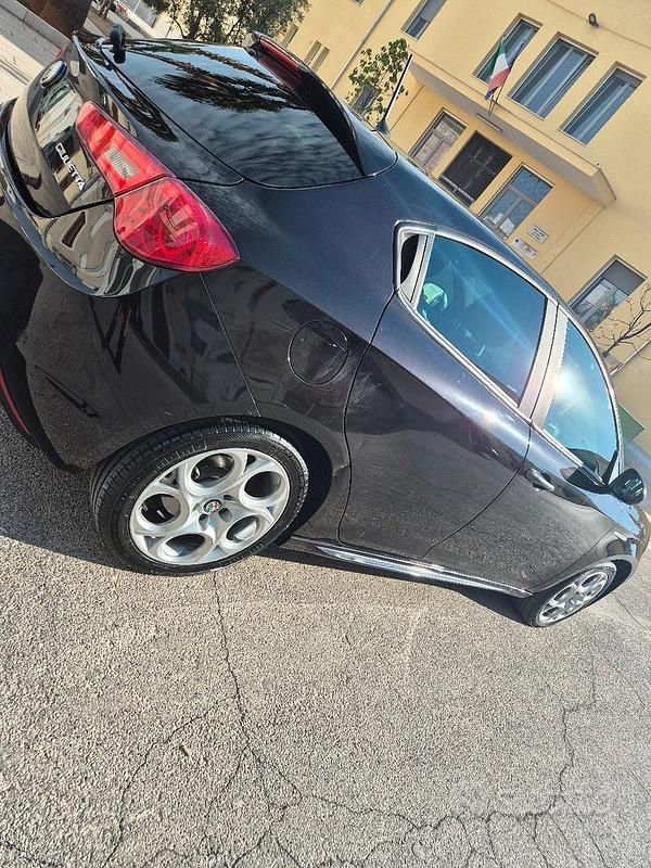 Usata Alfa Romeo Giulietta Super 120 CV (88 kW) 2017 Nero Utilitaria