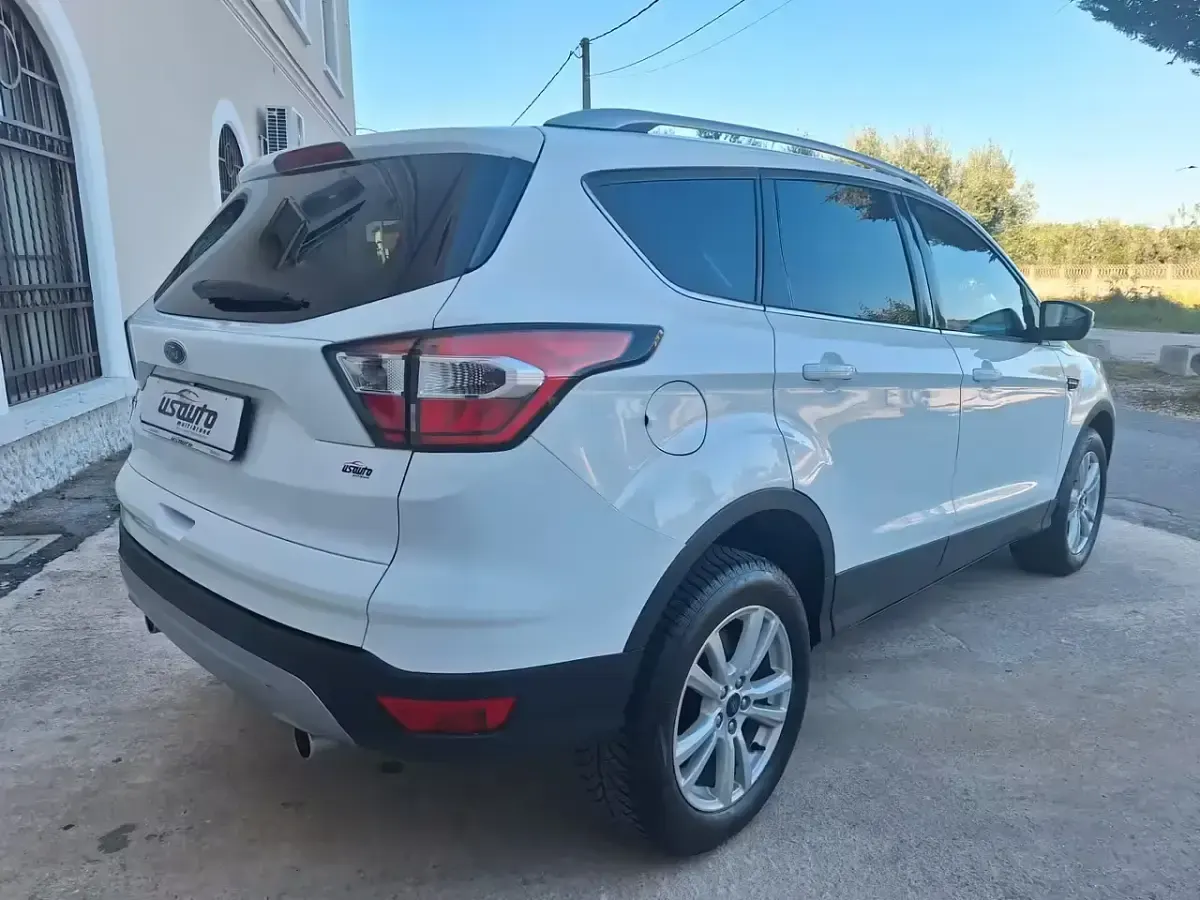 Usata Ford Kuga Titanium 120 CV (88 kW) 2017 Bianco SUV