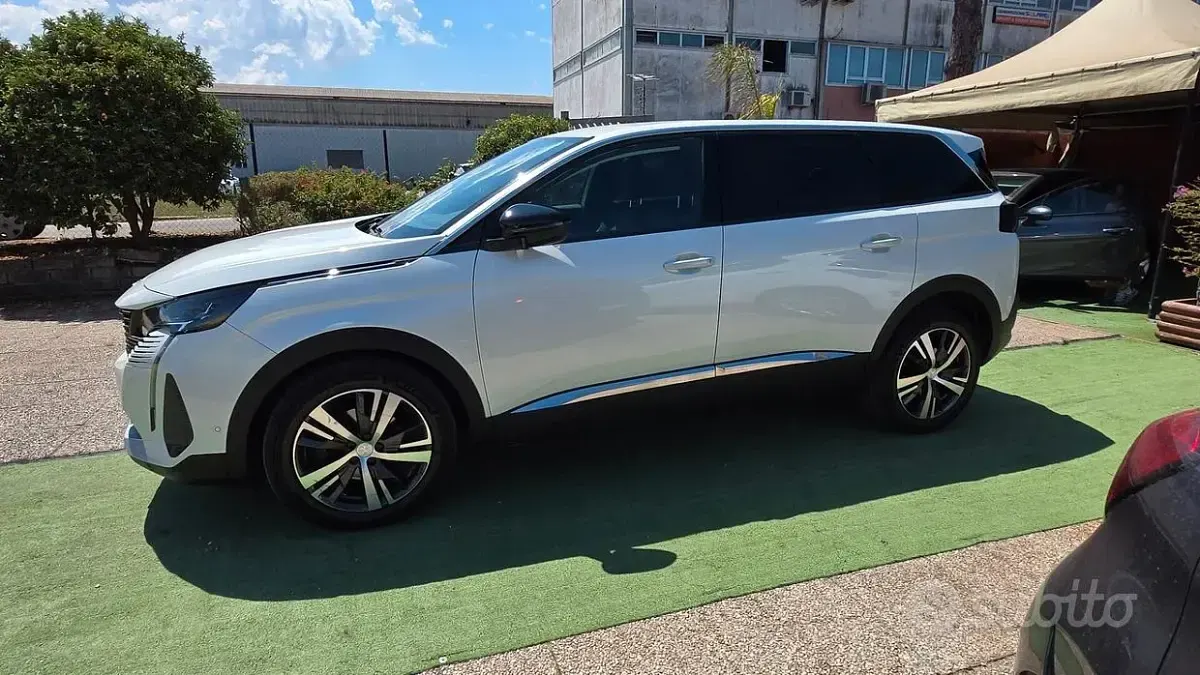 Usata Peugeot 5008 Allure 131 CV (96 kW) 2023 Bianco SUV