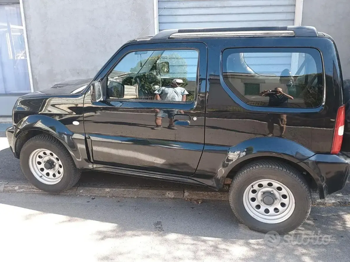 Usata Suzuki Jimny 85 CV (62 kW) 2013 Nero SUV