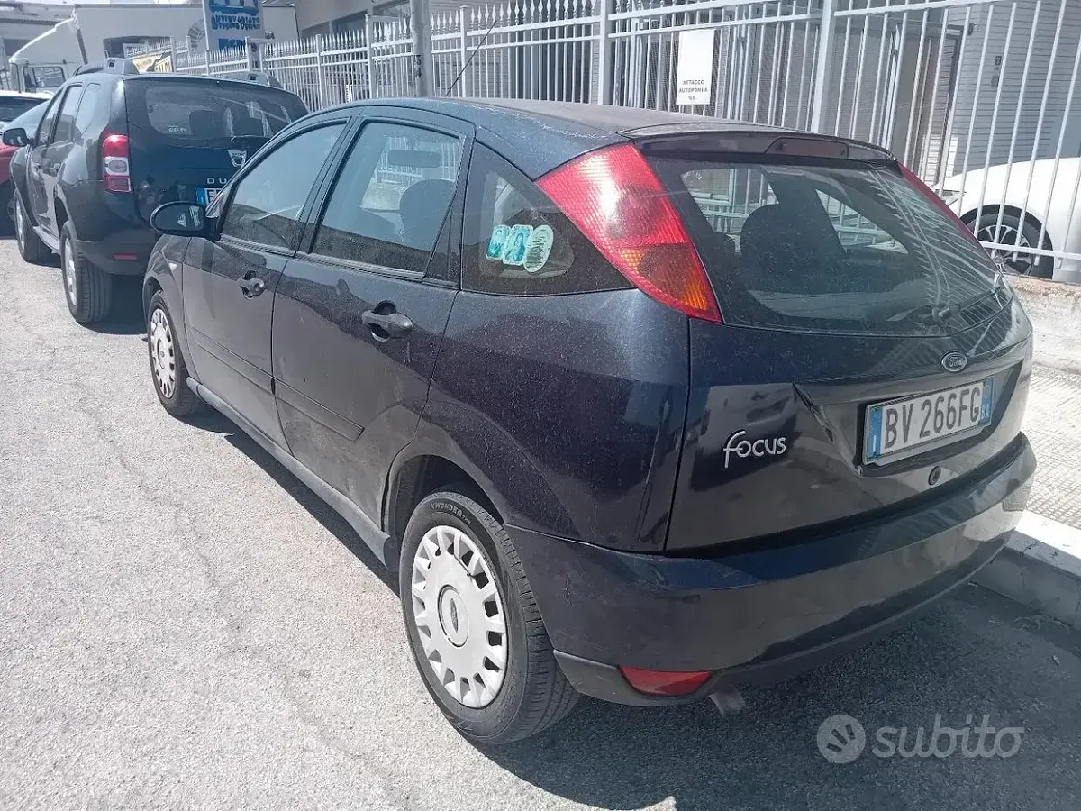 Usata Ford Focus 100 CV (73 kW) 2003 Bluazzurro Berlina