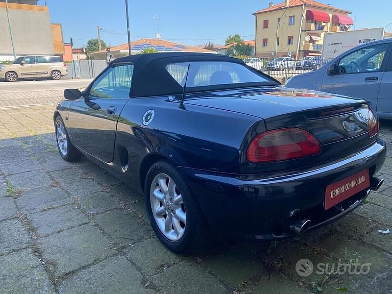 Usata MG F 111 CV (81 kW) 2001 Nero Cabrio