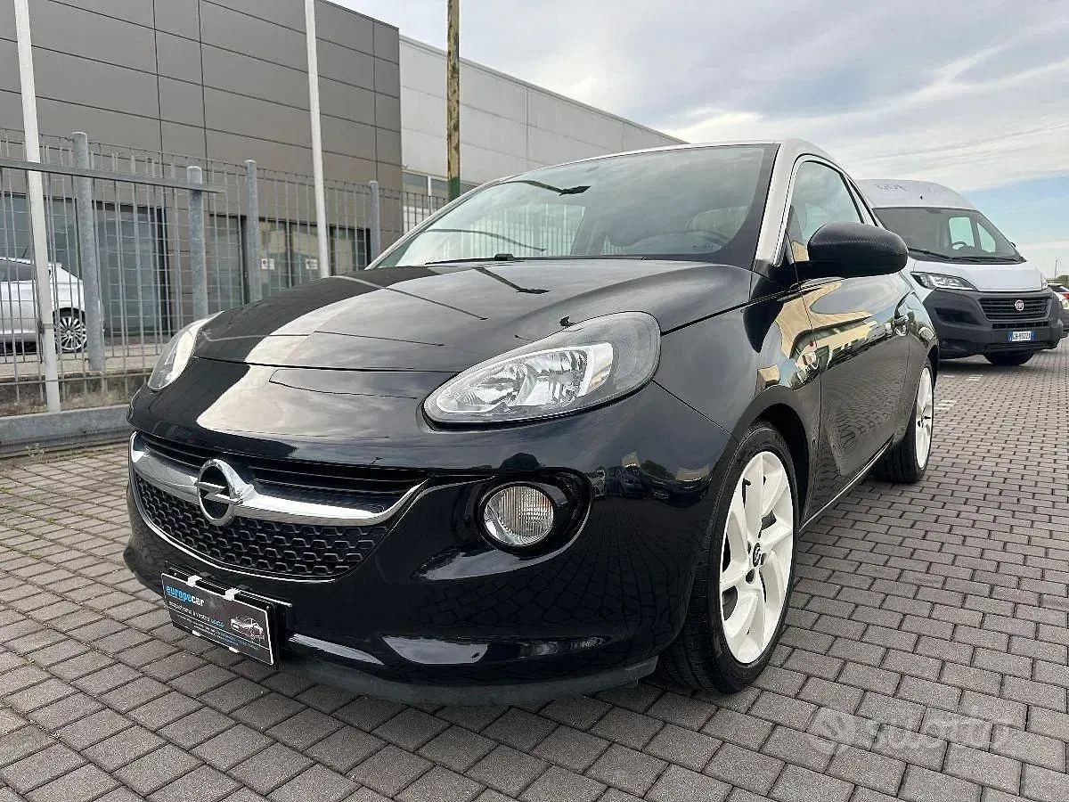 Usata Opel Adam Rocks 86 CV (63 kW) 2015 Nero Utilitaria