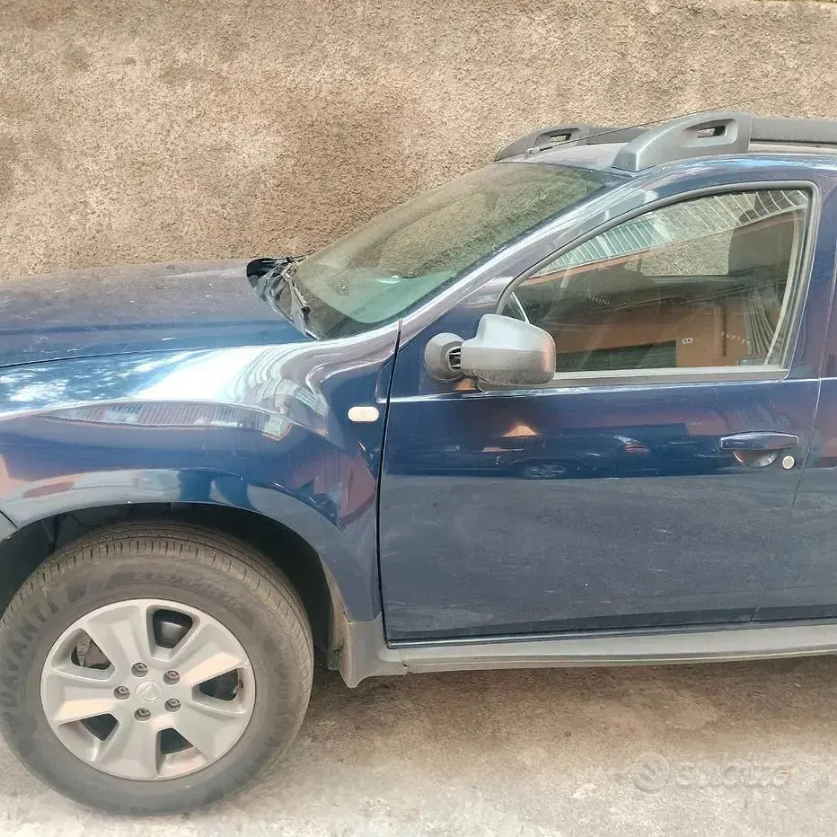 Usata Dacia Duster Lauréate 100 CV (73 kW) 2015 Blu SUV