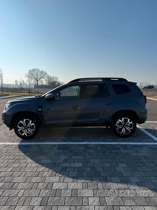 Usata Dacia Duster Journey 90 CV (66 kW) 2023 Grigio SUV