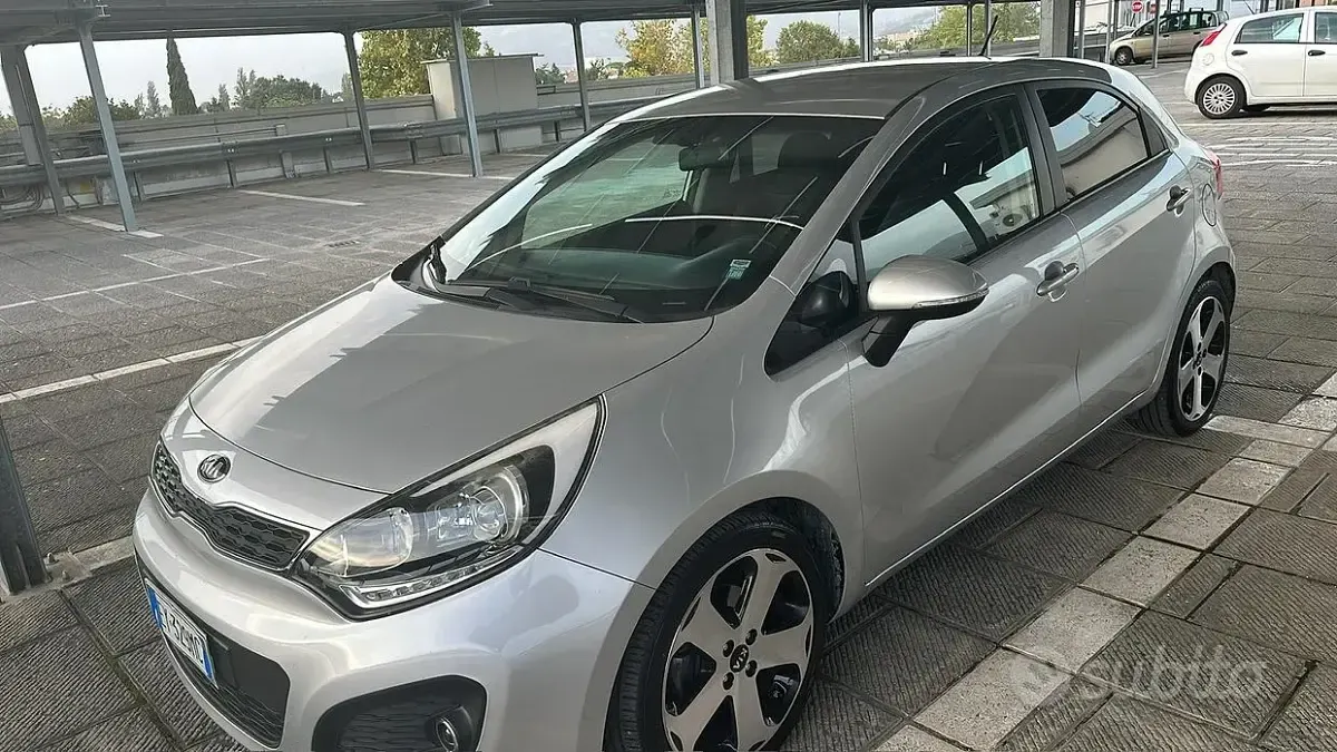 Usata Kia Rio EX 110 CV (80 kW) 2015 Grigio Berlina