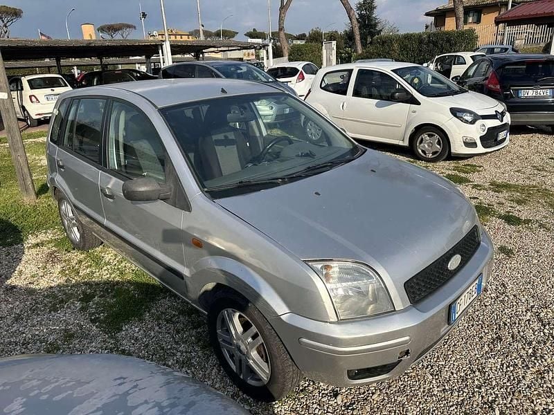 Usata Ford Fusion Zetec 79 CV (58 kW) 2003 Argento Utilitaria