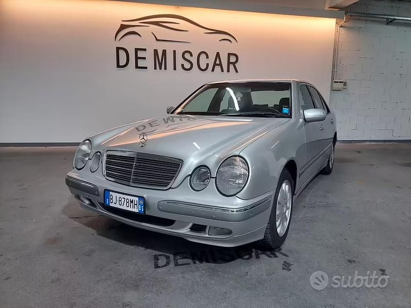 Usata Mercedes E200 Avantgarde 135 CV (99 kW) 2000 Grigio Berlina