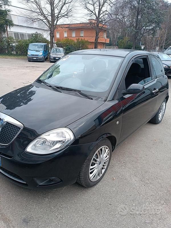Usata Lancia Ypsilon 60 CV (44 kW) 2006 Nero Utilitaria