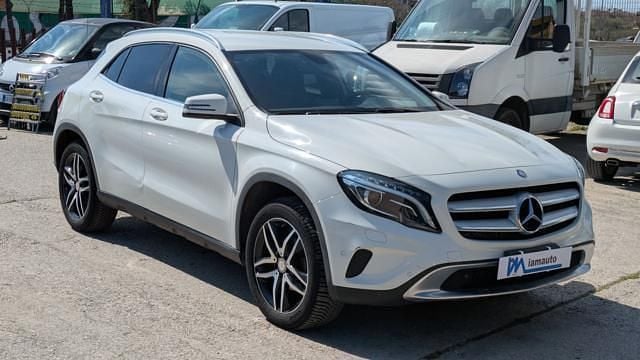 Usata Mercedes GLA200 156 CV (114 kW) 2015 Bianco SUV