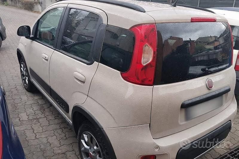 Usata Fiat Panda 4x4 S 86 CV (63 kW) 2016 Bianco Utilitaria