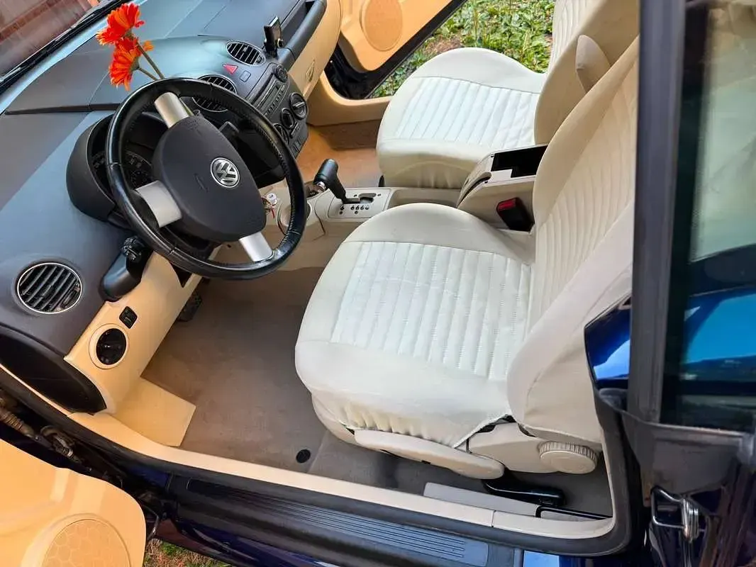 Usata VW New Beetle 116 CV (85 kW) 2008 Blu/azzurro Utilitaria