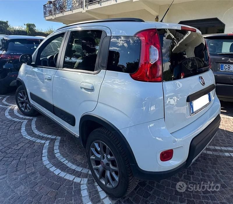 Usata Fiat Panda 4x4 S 85 CV (62 kW) 2017 Bianco(met.) Utilitaria