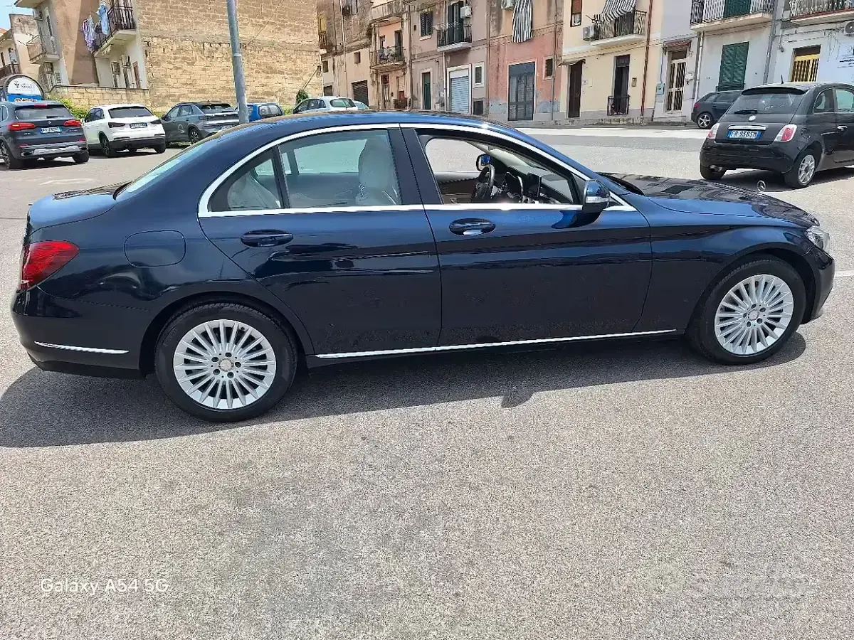 Usata Mercedes C200 136 CV (100 kW) 2015 Blu Berlina