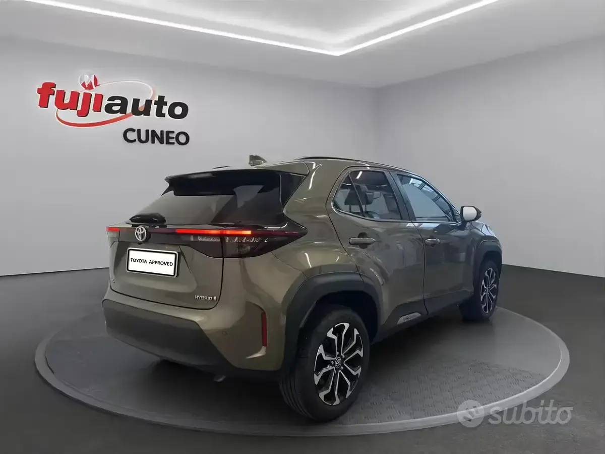 Usata Toyota Yaris Cross Trend 116 CV (85 kW) 2023 Rosso SUV
