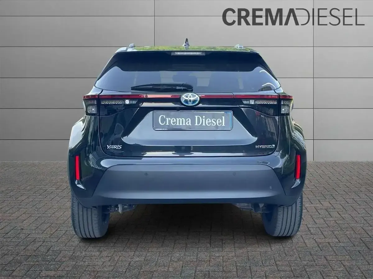 Second-hand Toyota Yaris Cross Trend 92 CP (67 kW) 2024 Negru SUV