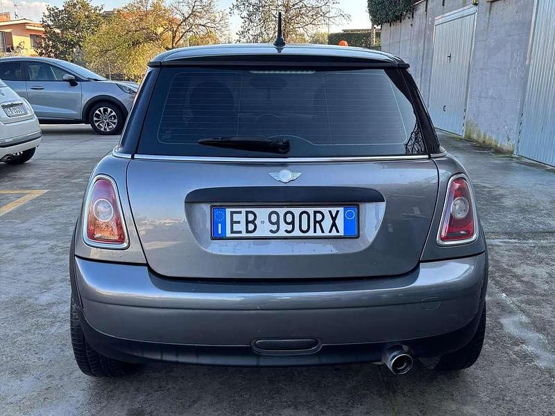 Begagnad Mini ONE 75 HK (55 kW) 2010 Grå Halvkombi