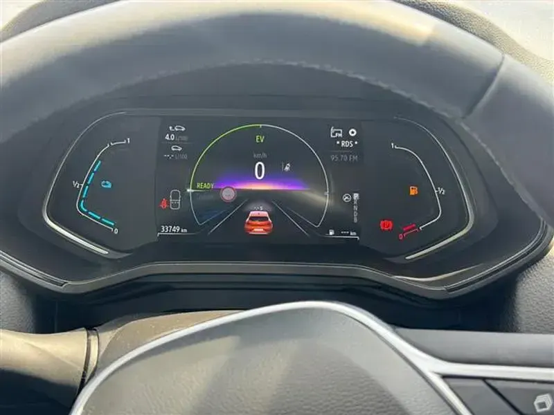 Usata Renault Clio Equilibre 145 CV (106 kW) 2023 Arancione Utilitaria