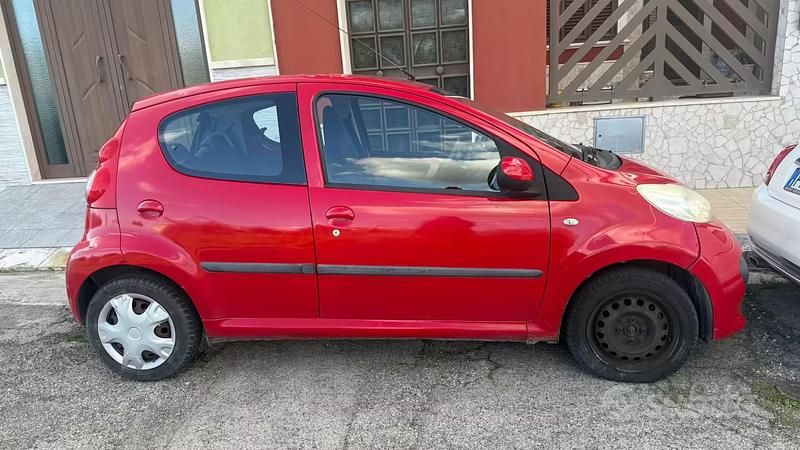 Usata Peugeot 107 68 CV (50 kW) 2007 Utilitaria