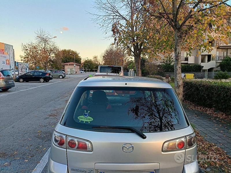 Usata Mazda 2 68 CV (50 kW) 2005 Grigio Berlina