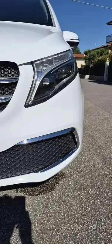 Usata Mercedes V250 Avantgarde 190 CV (139 kW) 2022 Bianco Monovolume