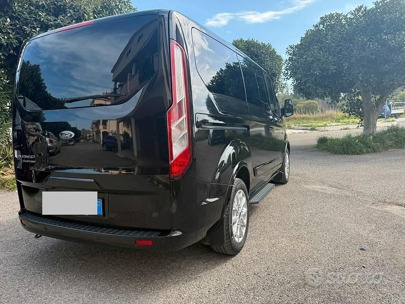 Usata Ford Tourneo Titanium 131 CV (96 kW) 2022 Monovolume