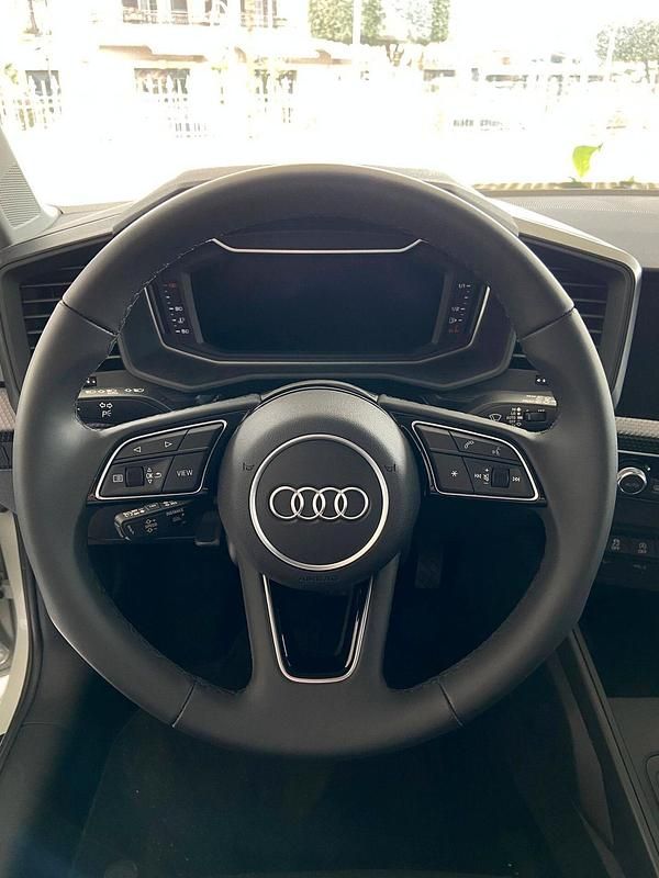 Nuova Audi A1 116 CV (85 kW) 2025 Oro SUV