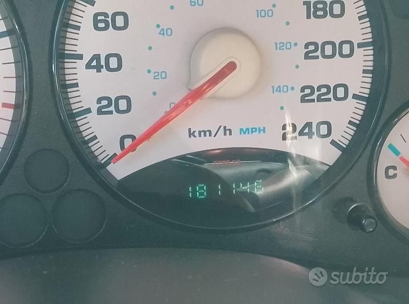 Usata Jeep Cherokee 143 CV (105 kW) 2002 Grigio SUV