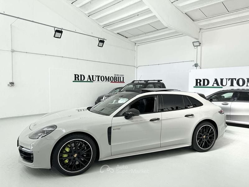 Usata Porsche Panamera Sport Turismo 460 CV (338 kW) 2025 Grigio gesso Berlina