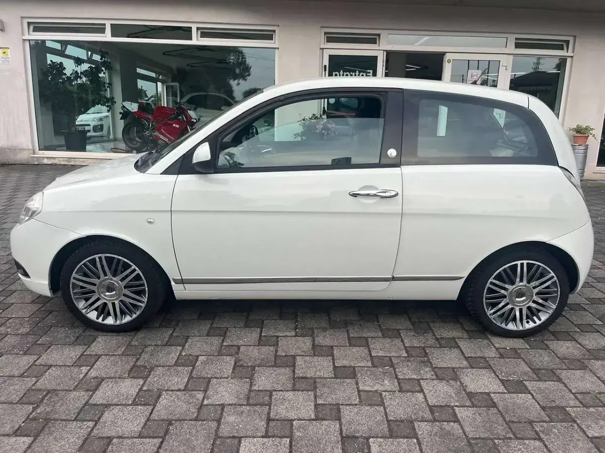 Usata Lancia Ypsilon Platinum 77 CV (56 kW) 2009 Beige Utilitaria