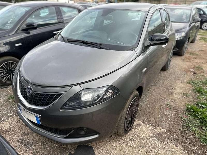 Grigio Usata 2023 Lancia Ypsilon Gold Due volumi | 9950 € (Super prezzo) - Immagine 1/4