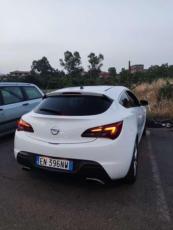 Usata Opel Astra Cosmo 131 CV (96 kW) 2012 Berlina