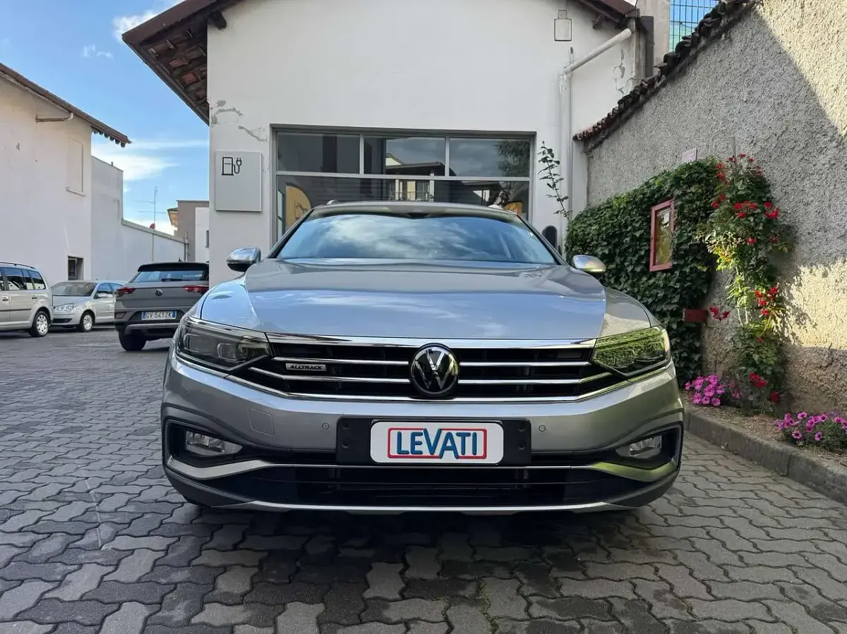 Usata VW Passat Alltrack 200 CV (147 kW) 2022 Argento Station wagon