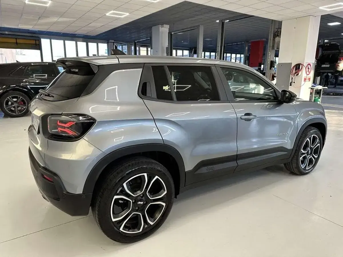 Usata Jeep Avenger Summit 101 CV (74 kW) 2025 Grigio SUV