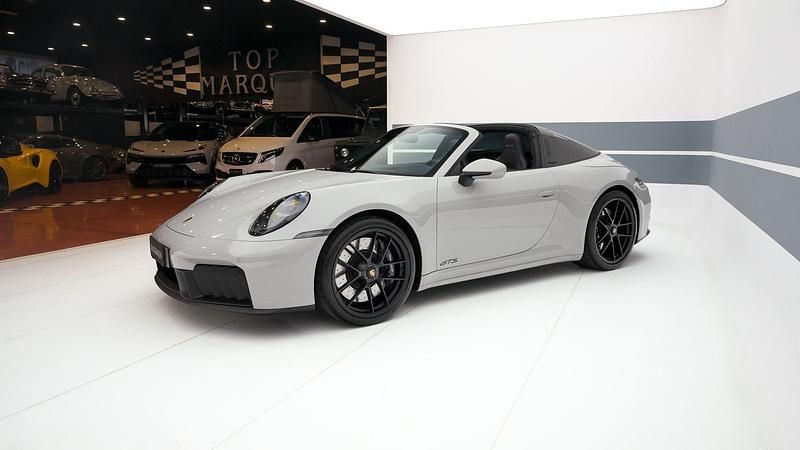 Usata Porsche 911 541 CV (397 kW) 2024 Grigio pastello Cabrio