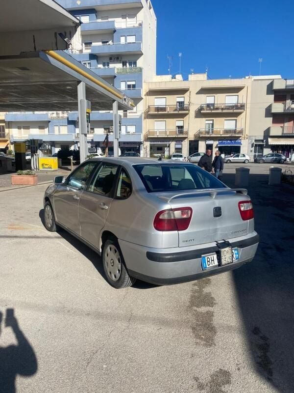 Usata Seat Cordoba 110 CV (80 kW) 2000 Grigio Berlina