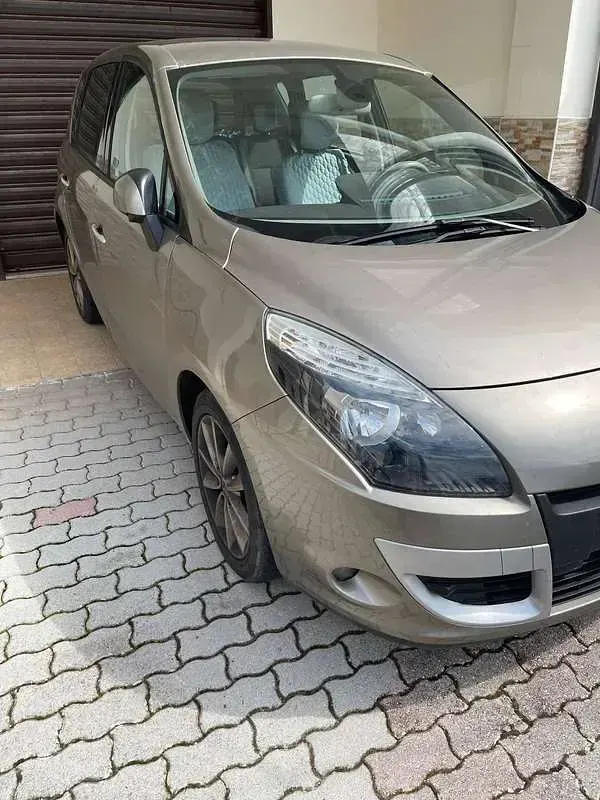 Usata Renault Scenic E-Tech Dynamique 110 CV (80 kW) 2011 Beige Monovolume