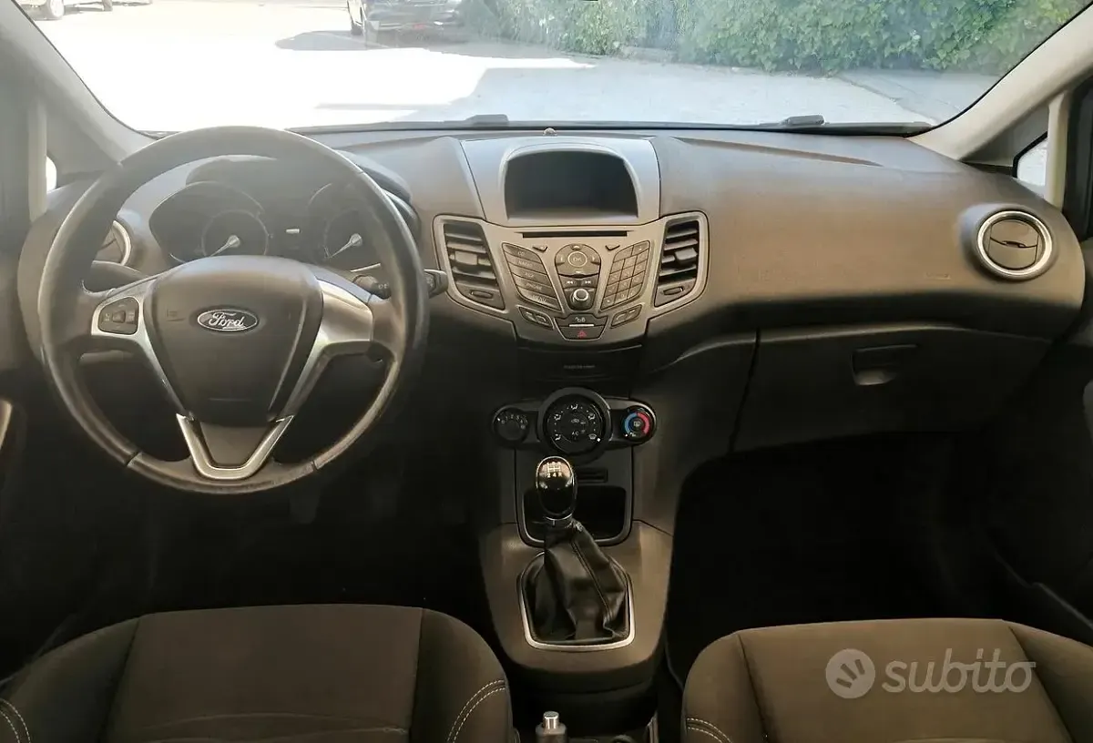 Usata Ford Fiesta 75 CV (55 kW) 2015 Nero Utilitaria