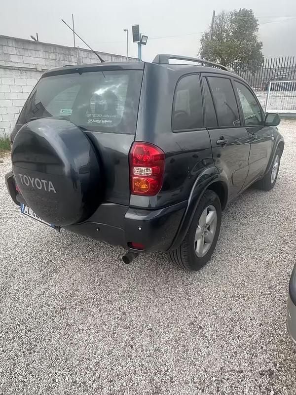 Usata Toyota RAV4 116 CV (85 kW) 2006 Grigio SUV