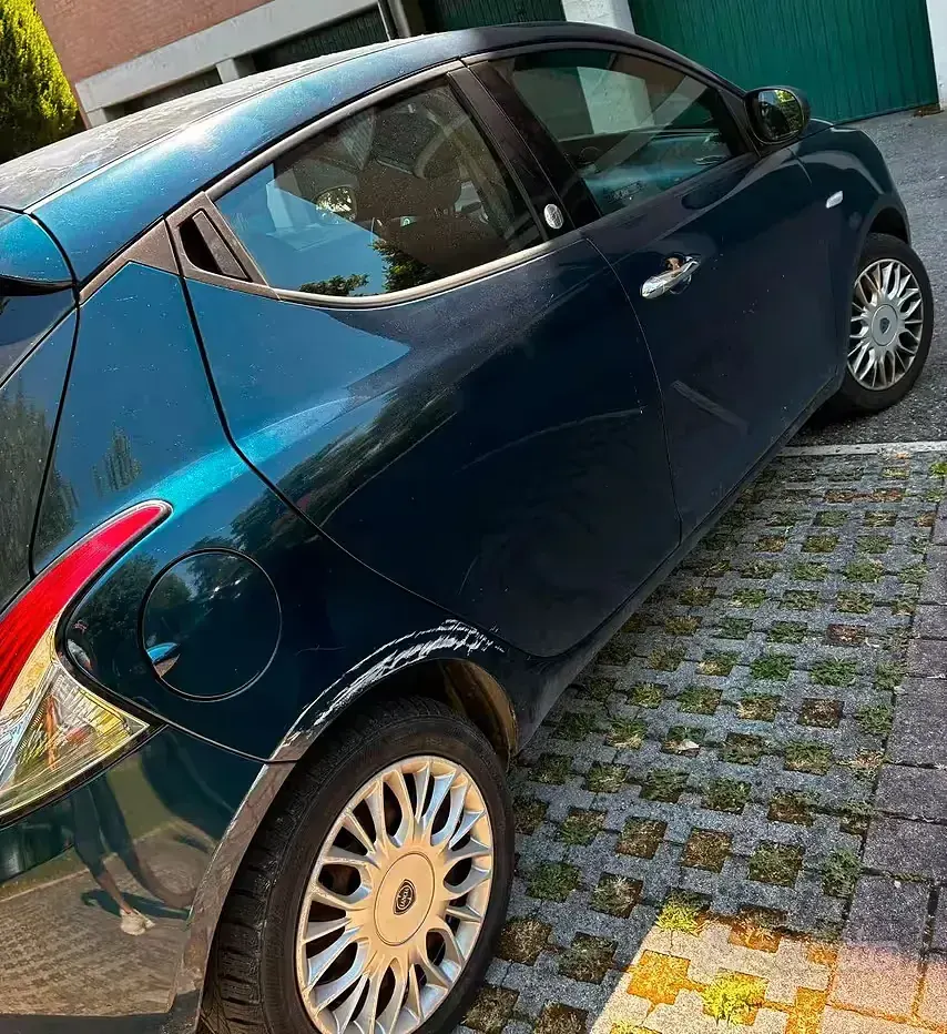 Usata Lancia Ypsilon 60 CV (44 kW) 2015 Bluazzurro Utilitaria