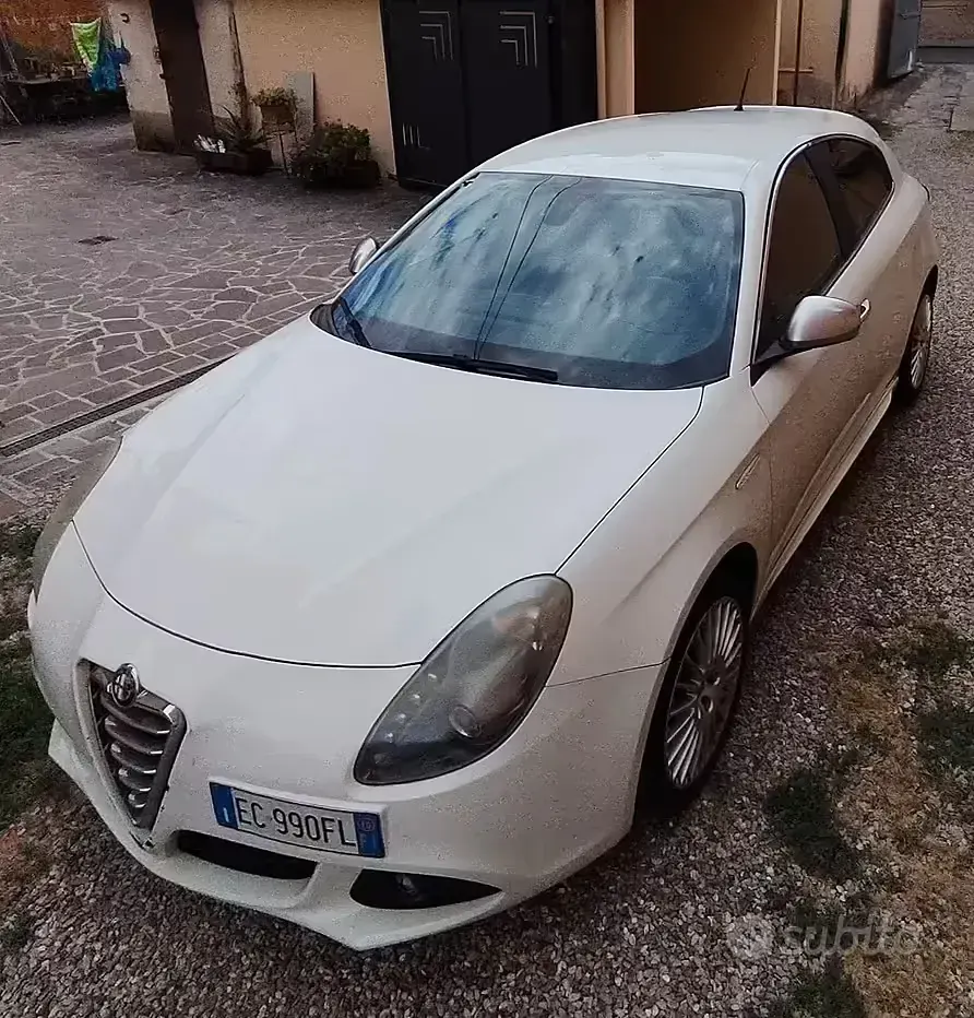Usata Alfa Romeo Giulietta 105 CV (77 kW) 2010 Bianco Utilitaria